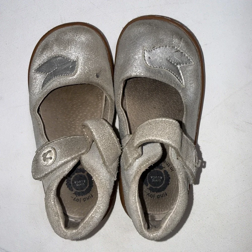 Livie & Luca Pio Silver Bird Appliqué Leather Adjustable Mary Jane Shoes Size 9